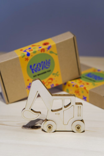 ხის სათამაშოს DIY ყუთი - ექსკავატორი